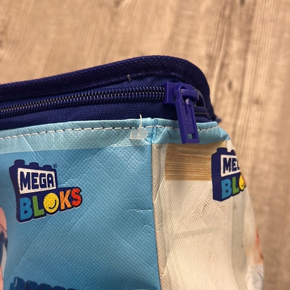 Mega Bloks—Blue and Red Building Blocks Set 80 Pieces - Picture 5 of 5